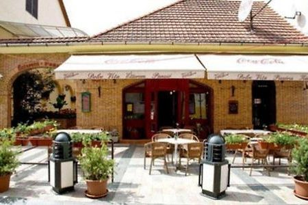 Dolce Vita Panzio Mişcolţ Exterior foto