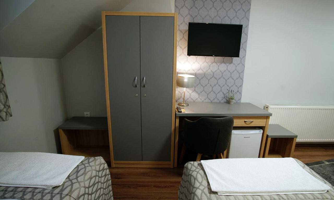 Dolce Vita Panzio Mişcolţ Exterior foto
