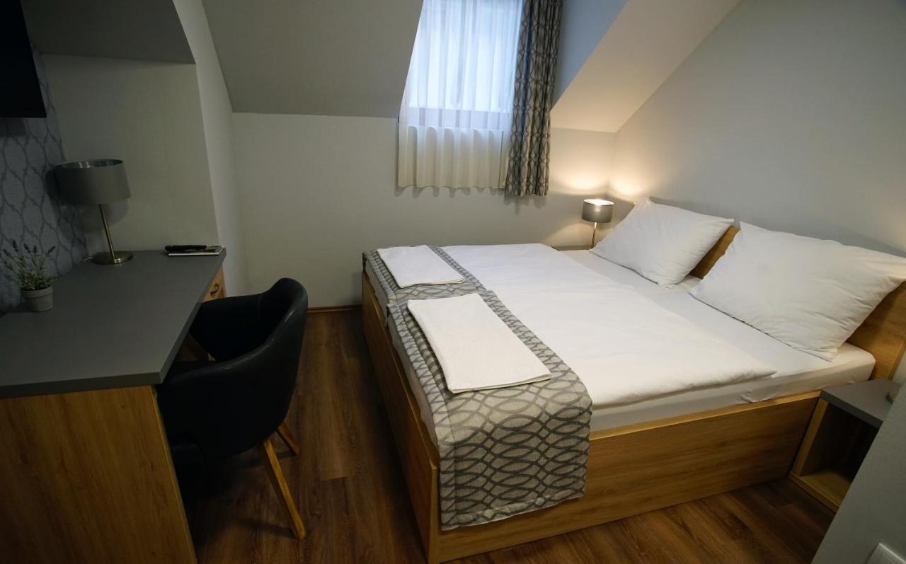 Dolce Vita Panzio Mişcolţ Exterior foto